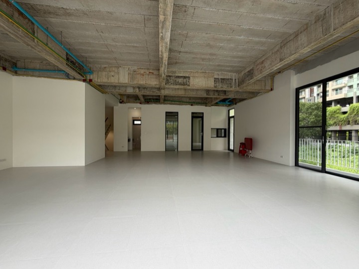พื้นที่เปิดโล่ง 043 - Open floors / circulation
